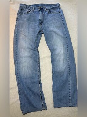 2010 Classic Men's 505 Straight-Leg Levi Jeans light wash distressed. 33” #y2k